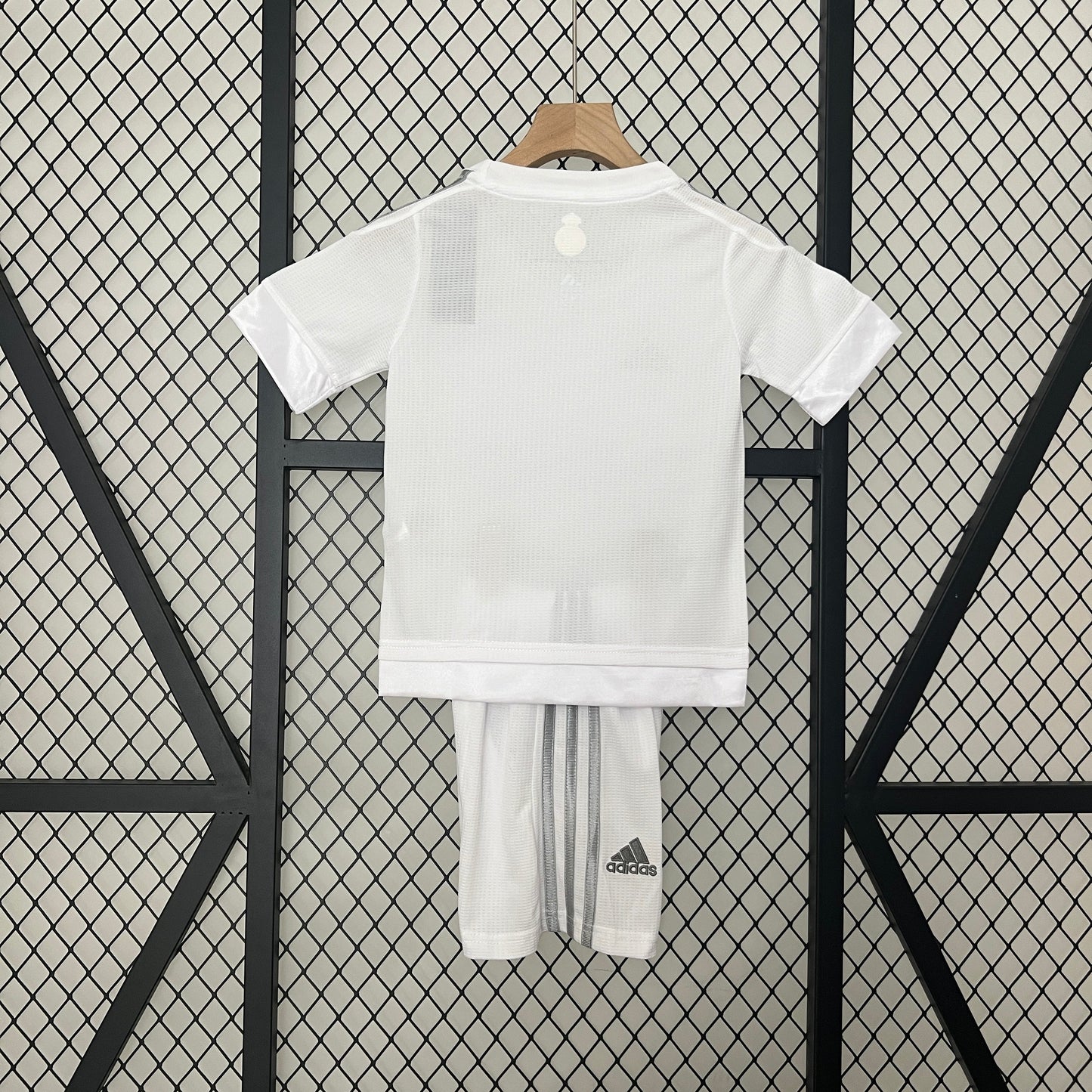 Camiseta y Pantalones Cortos Niños Real Madrid Home Retro 15/16