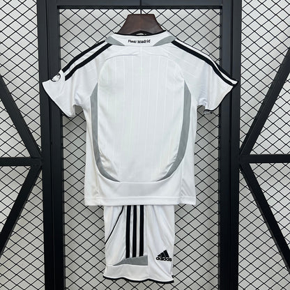 Camiseta y Pantalones Cortos Niños Real Madrid Home Retro 06/07