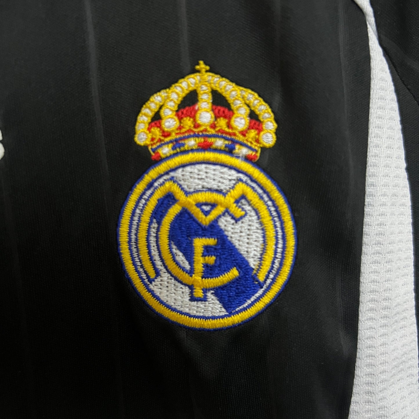 Camiseta y Pantalones Cortos Niños Real Madrid Away Retro 06/07
