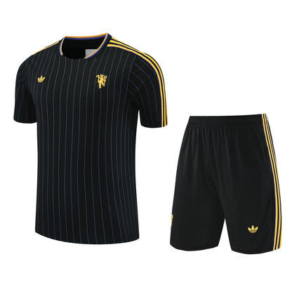 Camiseta y Pantalón entrenamiento Manchester United 25/26