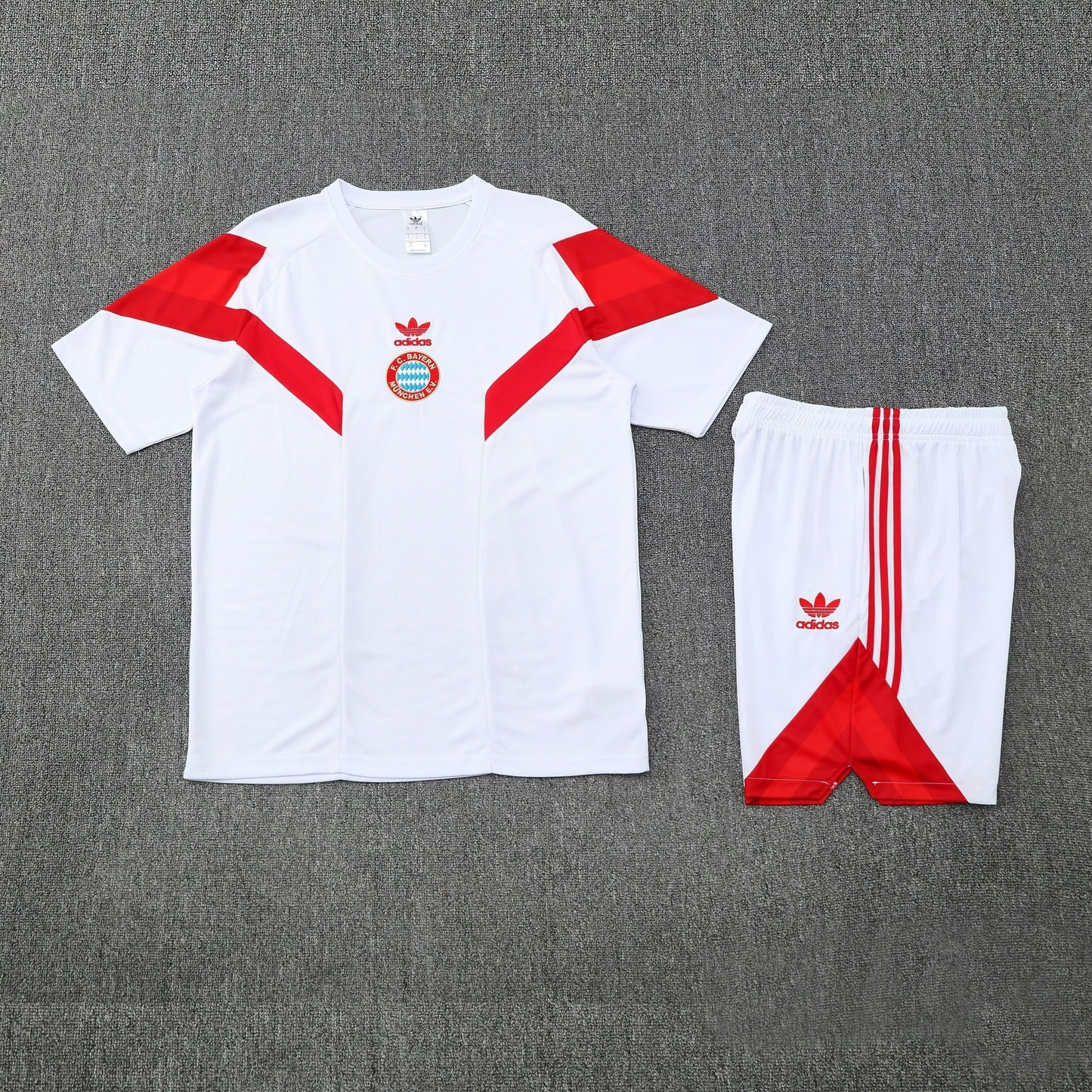 Camiseta y Pantalón entrenamiento Bayern 25/26