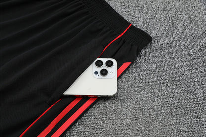 Camiseta y Pantalón entrenamiento Manchester United 25/26