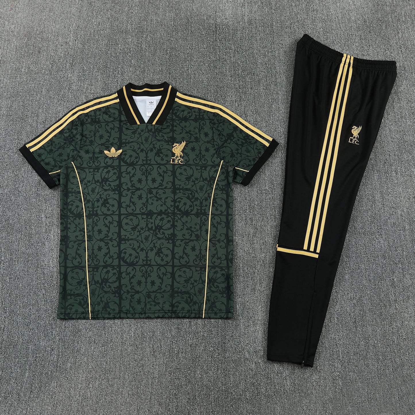 Camiseta y pantalón Liverpool 26/27