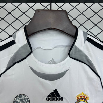 Camiseta y Pantalones Cortos Niños Real Madrid Home Retro 06/07