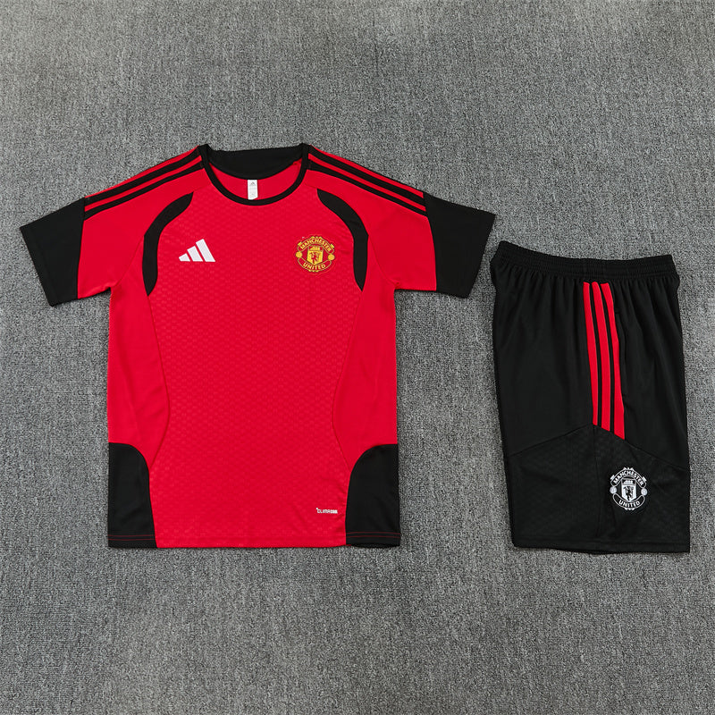 Camiseta y Pantalón entrenamiento Manchester United 26/27