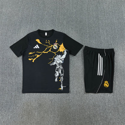 Camiseta y Pantalón corto Entrenamiento Real Madrid Marvel 25/26