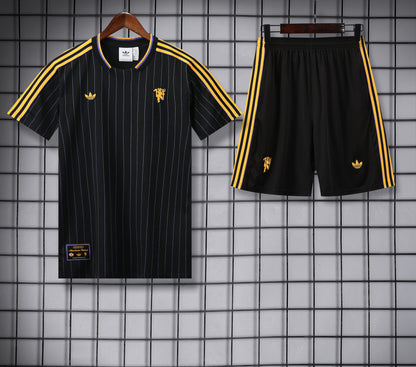 Camiseta y Pantalón entrenamiento Manchester United 25/26